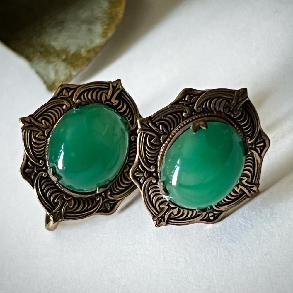 Gold 1930s Art Deco screw-back earrings